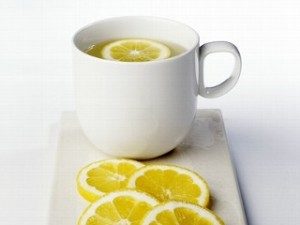 Air Hangat dengan Lemon dan Madu