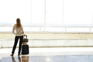 Meskipun bepergian sendiri adalah hal yang menyenangkan, Anda juga perlu memastikan bahwa Anda mengambil tindakan pencegahan tertentu. Berikut tips untuk bepergian sendirian.