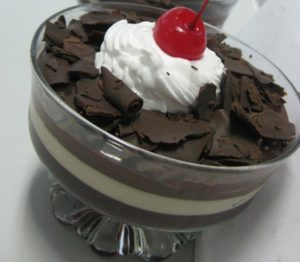 resep puding black forest cup
