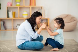 Mitos Tentang Mengasuh Anak